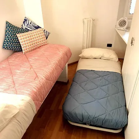 Alloggio Accogliente E Luminoso Con Comodi Collegamenti Di Trasporto *